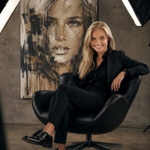High-Fashion Editorial Portrait AI Prompt from Reference Image